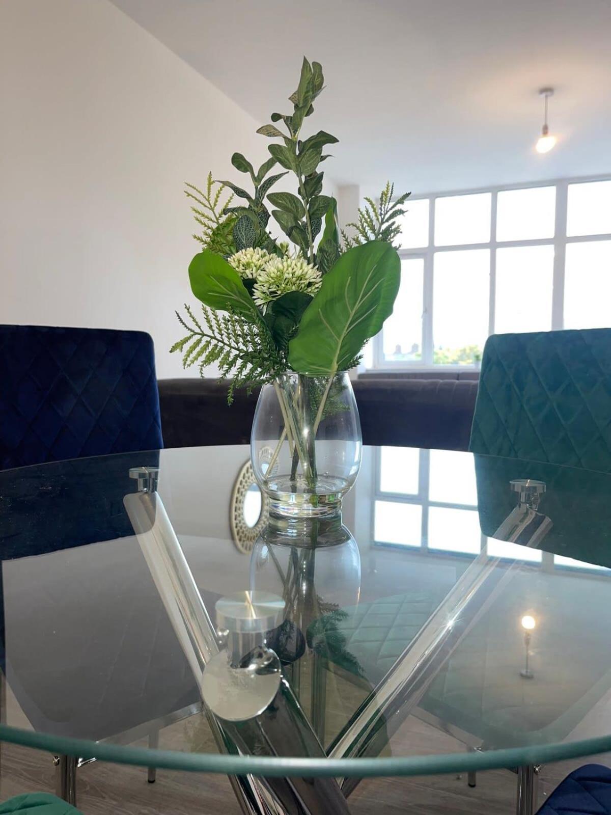 2 Bedroom Apartment - Flitwick - Contractor Friendly - Tourist Ready - Full Kitchen - Wifi - Smart Tv - Sofa Bed - Free Parking - Ideal For Short Or Long Stays Екстериор снимка